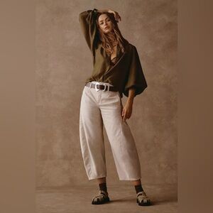 Anthropologie Pilcro cropped barrel Pants. Cream color size 33